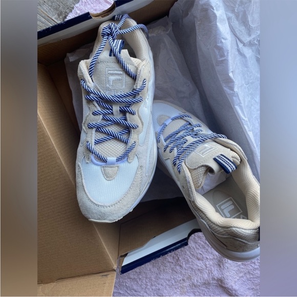 FILA Ray Tracer Chunky Sneaker Taupe white Beige neutral Tan 8.5 used - Picture 13 of 15